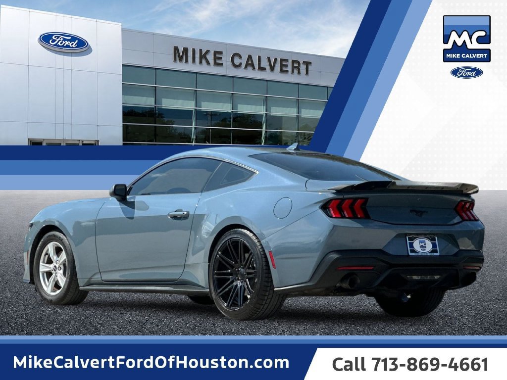 Used 2024 Ford Mustang Coupe RWD image 3