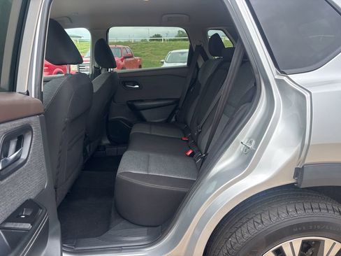 Used 2022 Nissan Rogue SV AWD/4WD image 11