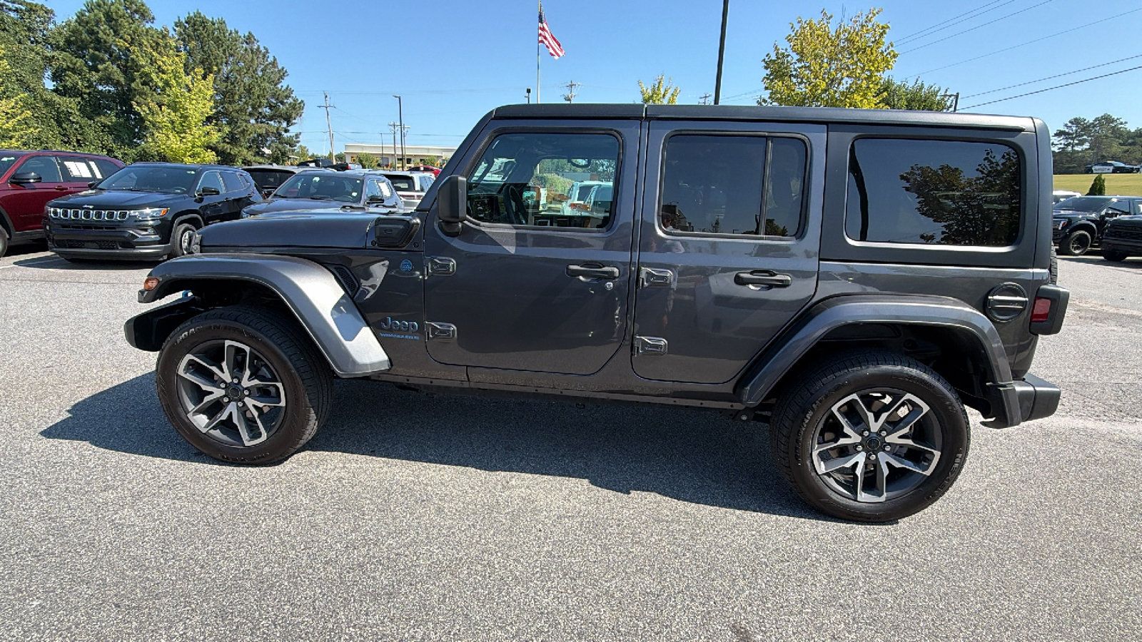 Used 2024 Jeep Wrangler Unlimited AWD/4WD image 11