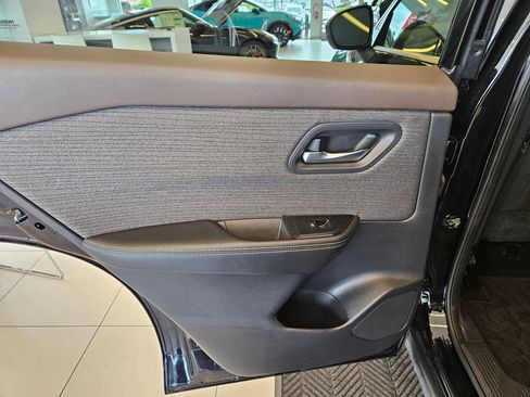 Used 2021 Nissan Rogue SV AWD/4WD image 24