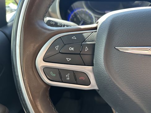 Used 2017 Chrysler Pacifica Limited FWD image 15