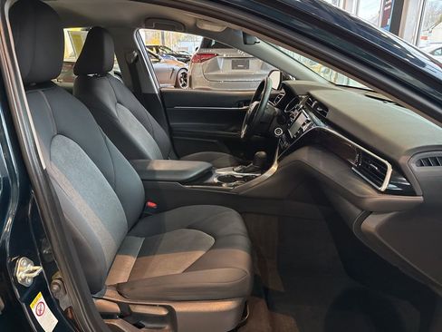 Used 2018 Toyota Camry L image 10