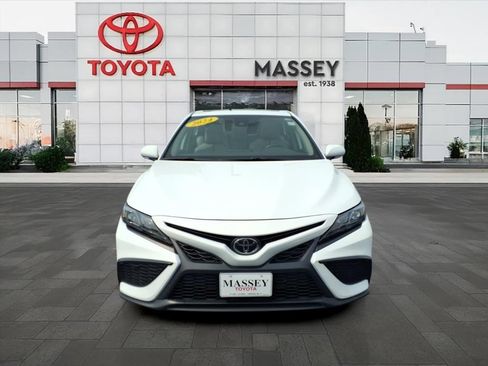 Used 2024 Toyota Camry SE w/ Cold Weather Package FWD image 8