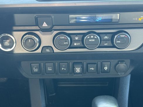 Used 2022 Toyota Tacoma TRD Off-Road w/ Technology Package AWD/4WD image 23