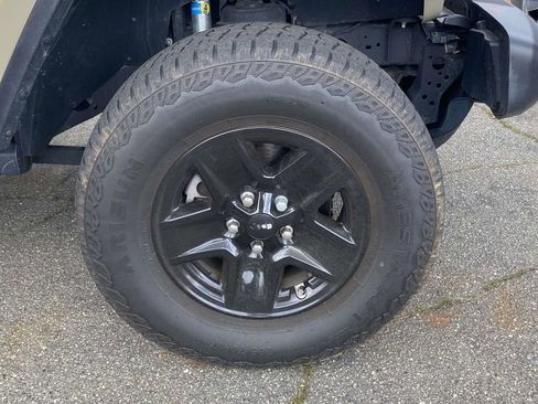 Used 2020 Jeep Gladiator Sport w/ Quick Order Package 24S image 7