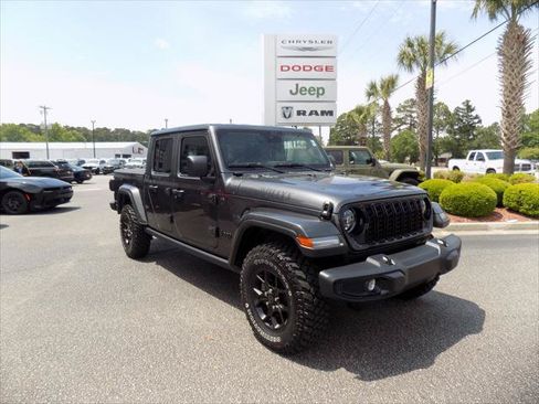 Certified 2025 Jeep Gladiator Sport AWD/4WD image 1