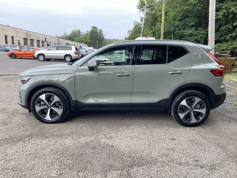 Used 2023 Volvo XC40 B5 Plus w/ Driver Assist Package AWD/4WD image 4