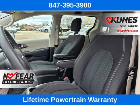 Used 2024 Chrysler Voyager LX FWD image 16
