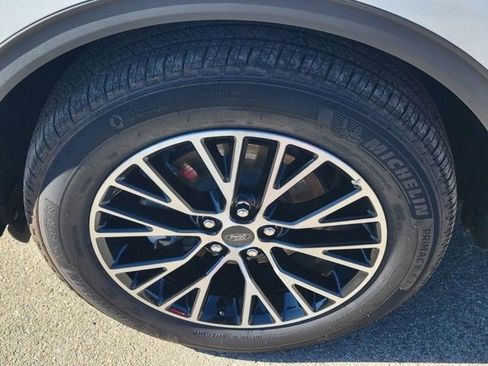 Used 2025 Ford Escape SE w/ Class II Trailer Tow Package image 16