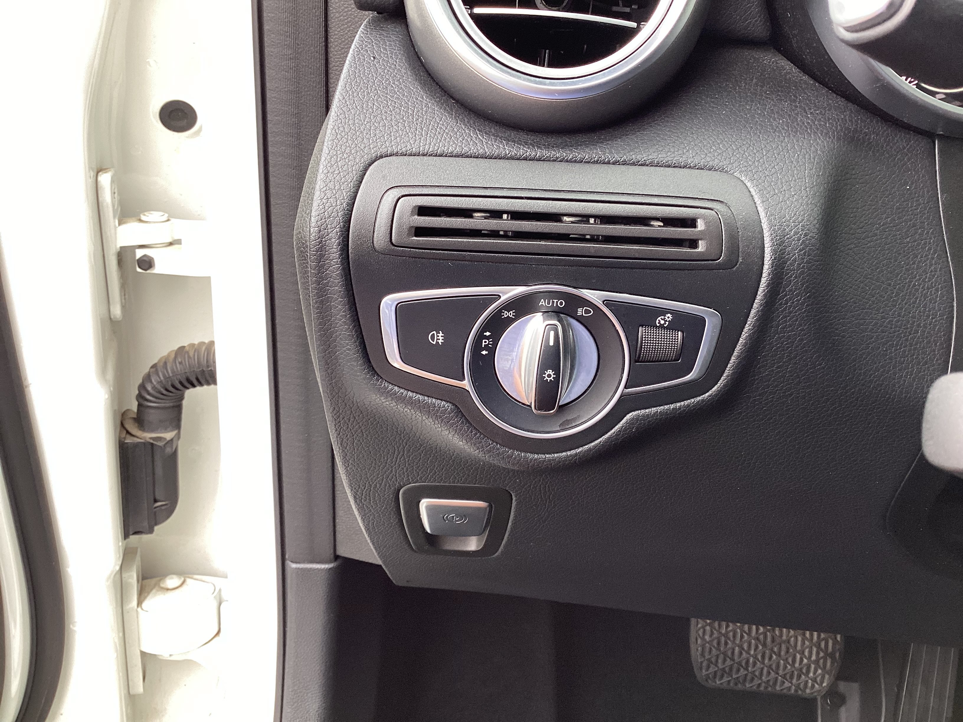 Used 2019 Mercedes-Benz GLC 300 4MATIC image 16