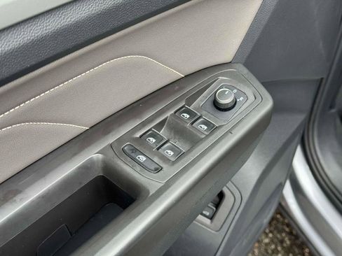 Used 2023 Volkswagen Atlas SE AWD/4WD image 16