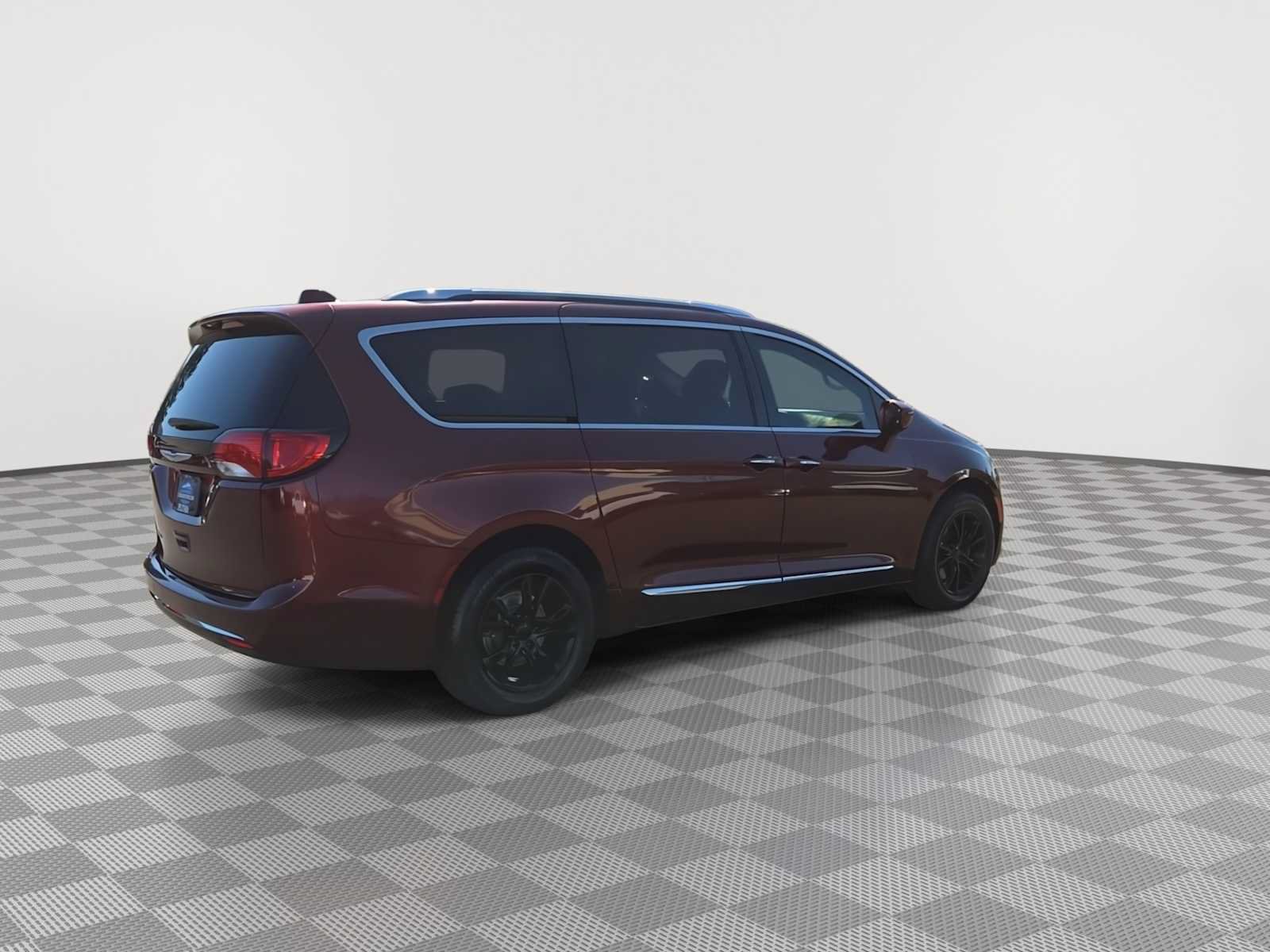 Used 2020 Chrysler Pacifica Touring-L w/ Tire & Wheel Group FWD image 8