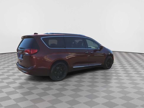 Used 2020 Chrysler Pacifica Touring-L w/ Tire & Wheel Group FWD image 8