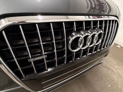 Used 2017 Audi Q5 2.0T Premium Plus w/ Technology Package image 14