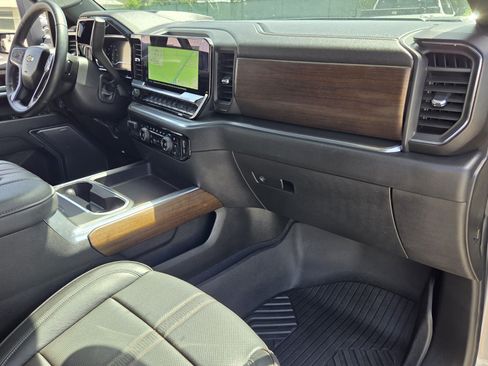 Used 2024 Chevrolet Silverado 2500 High Country w/ Technology Package AWD/4WD image 16
