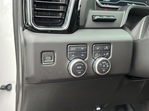 Used 2022 GMC Sierra 1500 Denali Ultimate image 12