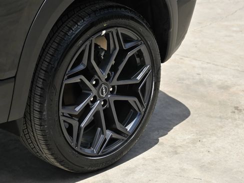 Used 2026 Nissan Kicks SR FWD image 8
