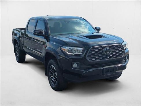 Used 2021 Toyota Tacoma TRD Sport image 3