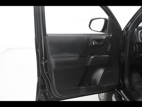 Used 2023 Toyota Tacoma TRD Off-Road AWD/4WD image 4