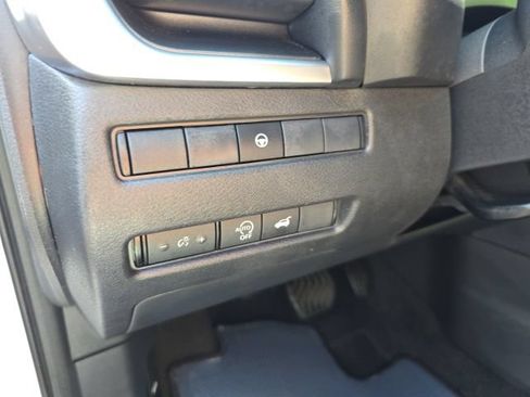 Used 2024 Nissan Rogue SV AWD/4WD image 16