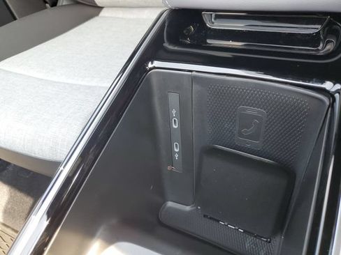 Certified 2025 Volkswagen ID.4 Pro RWD image 32