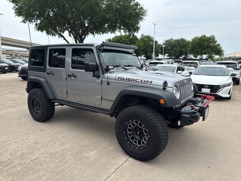 Used 2017 Jeep Wrangler Unlimited Rubicon AWD/4WD image 2