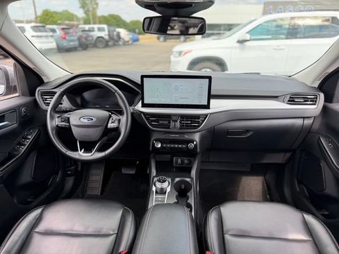 Used 2024 Ford Escape Platinum AWD/4WD image 2