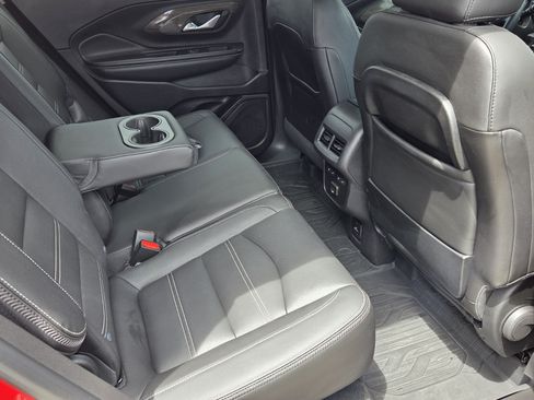 Used 2024 GMC Terrain Denali w/ Denali Premium Package AWD/4WD image 10