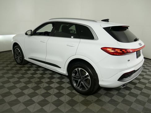 Certified 2025 Audi Q5 Premium w/ Convenience Package image 5