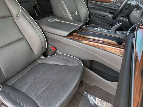 Used 2023 Cadillac Escalade Premium Luxury AWD/4WD image 22