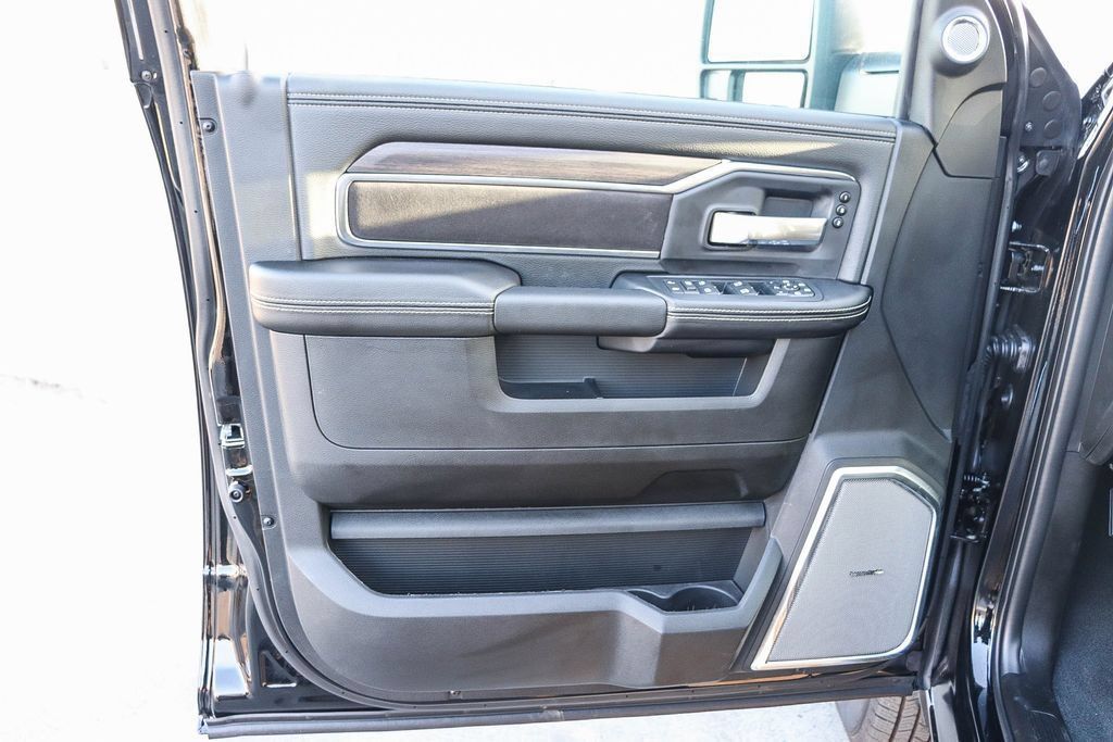 New 2026 RAM 3500 Laramie AWD/4WD image 24
