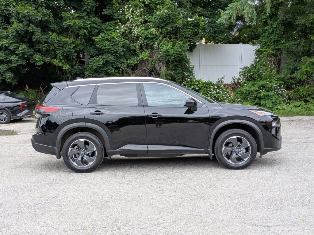 Used 2024 Nissan Rogue SV w/ SV Premium Package AWD/4WD image 2
