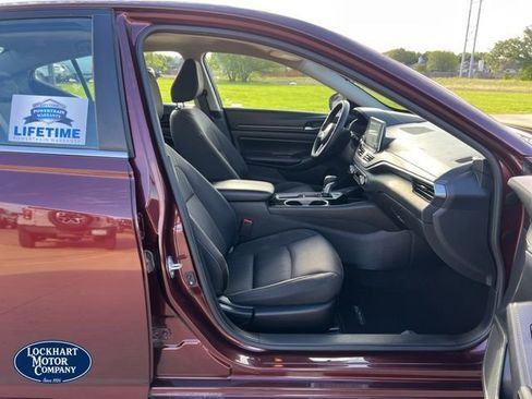 Used 2024 Nissan Altima 2.5 SV FWD image 19