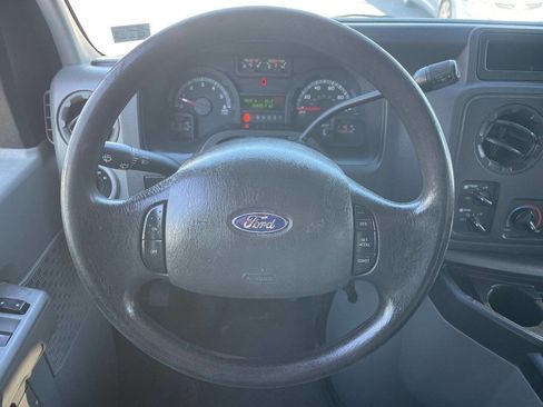 Used 2010 Ford E-350 and Econoline 350 XLT image 17