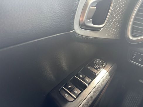 Used 2025 Kia Soul LX w/ LX Technology Package FWD image 18