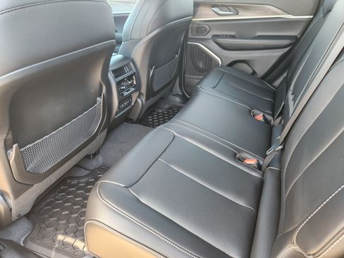 New 2026 Jeep Grand Cherokee Limited w/ Limited Altitude Package AWD/4WD image 21