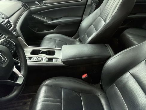 Used 2018 Honda Accord Touring image 10