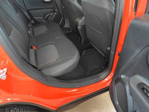 Used 2023 Jeep Renegade Latitude AWD/4WD image 13