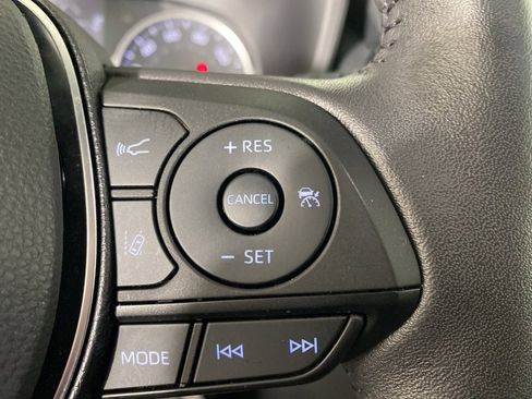 Used 2022 Toyota RAV4 SE image 25