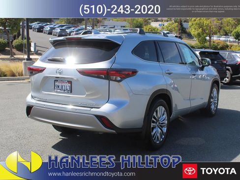 Certified 2024 Toyota Highlander Platinum AWD/4WD image 7