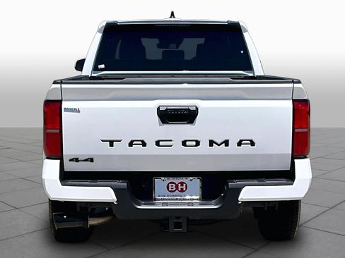 Used 2025 Toyota Tacoma SR5 AWD/4WD image 5
