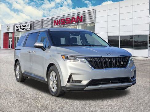 Used 2022 Kia Carnival LX image 1