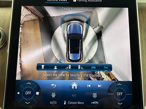 Used 2025 Mercedes-Benz GLC 350e 4MATIC w/ Driver Assistance Package image 23