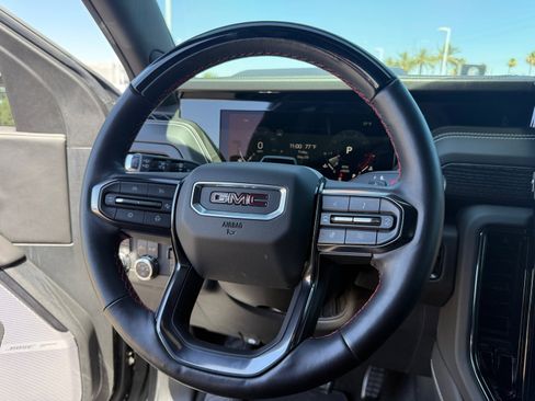 Used 2025 GMC Yukon AT4 Ultimate AWD/4WD image 13