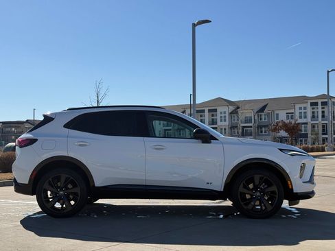 Used 2025 Buick Envision Sport Touring image 8