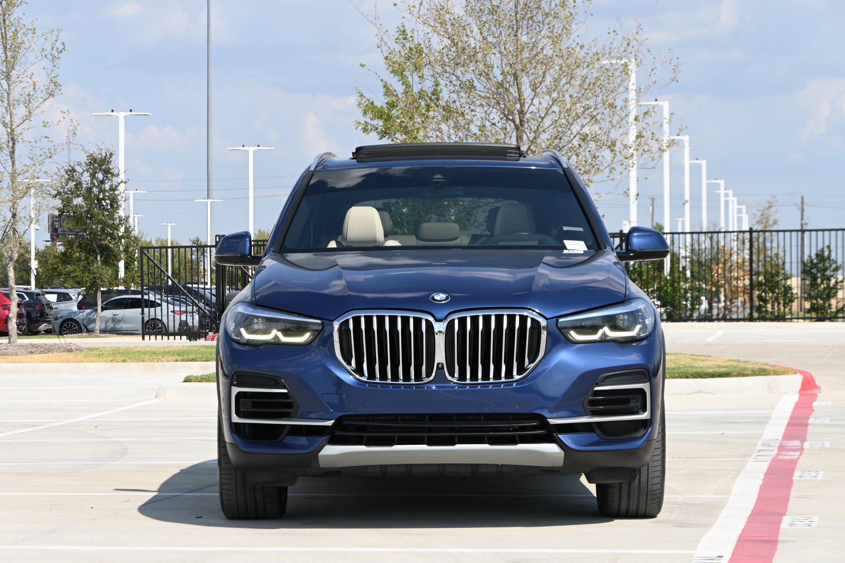 Used 2022 BMW X5 sDrive40i w/ Premium Package RWD image 3