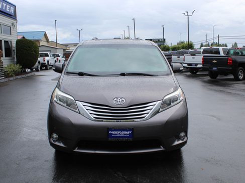 Used 2017 Toyota Sienna Limited AWD/4WD image 10
