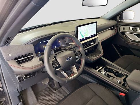Used 2025 Ford Explorer ST image 9
