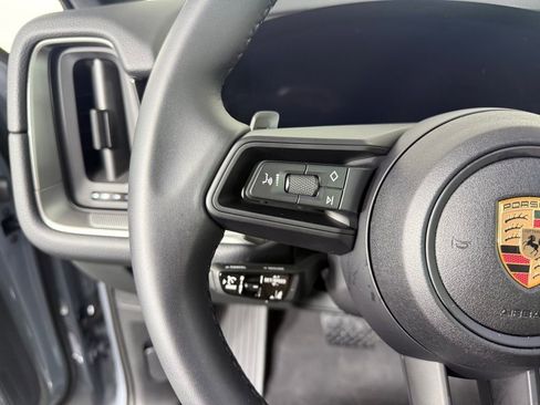 Certified 2025 Porsche Cayenne Base image 29