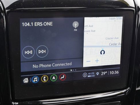 Used 2023 Chevrolet Traverse RS image 39